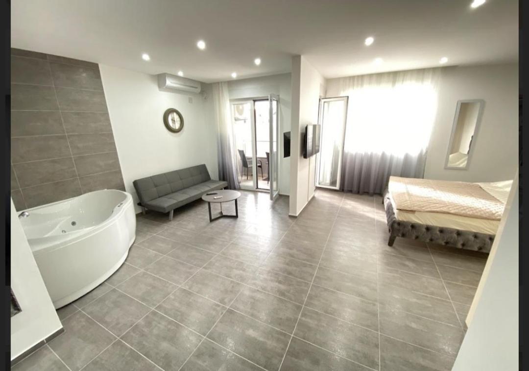 Nika With Jacuzzi Appartement *
