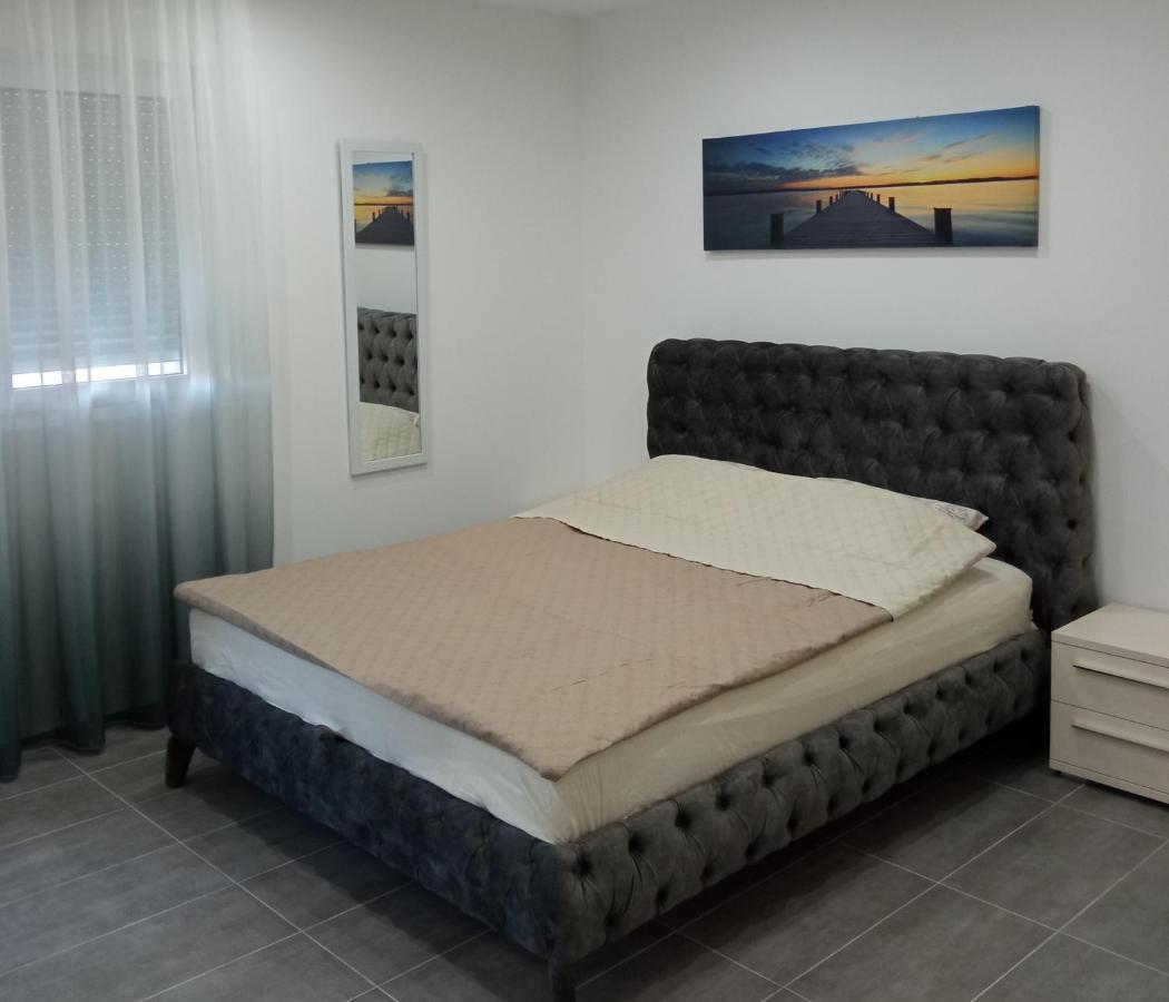 Nika With Jacuzzi Appartement *